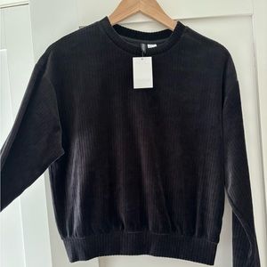 NWT H&M Black Pullover ribbed velvet shirt - size Small